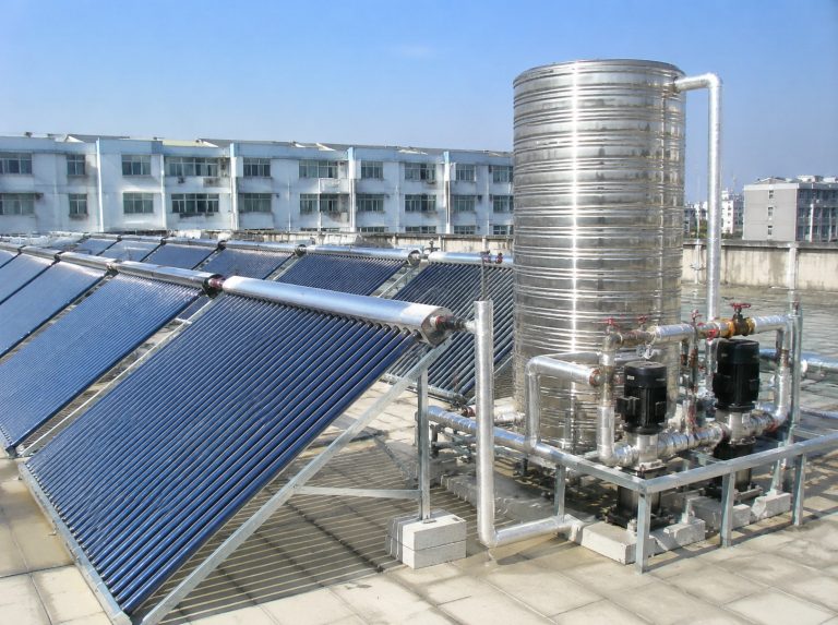 新建区商用大容量真空管太阳能热水系统